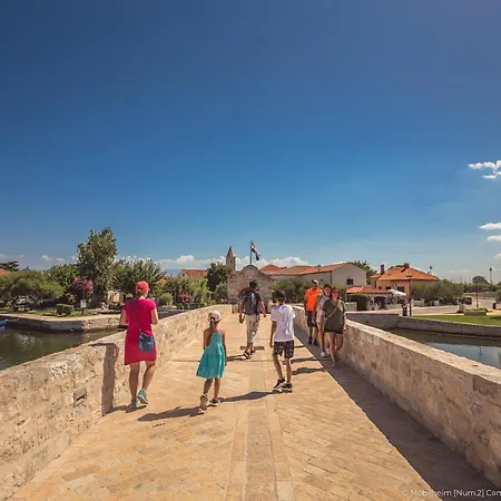 Mobilheim Maja * נין